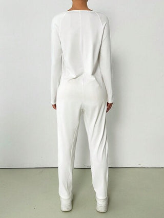 EZwear جمبسوت كاجوال أحادية اللون بأكمام طويلة وياقة على شكل حرف V مع جيوب