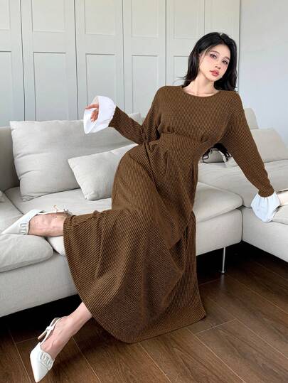 Mulvari فستان طويل كاجوال للنساء بياقة دائرية وأكمام طويلة، تصميم لون واحد ولحمة