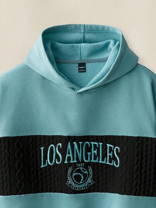 Manfinity RebelGame بلوزة بقلنسوة مطرزة بنقش إنجليزي سايب للرجال