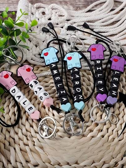 1 قطعة خاتم مفاتيح من السيليكون متعدد الألوان مخصص مزين بقلب وشعار ممرضة ، هدية عيد الممرضات ، خاتم مفاتيح مطبوع باسم شخصي مع قفل محار ، موضوع احترافي مزين خاتم مفاتيح هدية مثالية لأصدقاء عيد ميلاد هدية عيد الأم