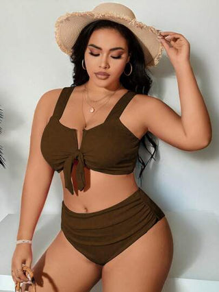 SHEIN Swim Curve مجموعة تتكون من قطعتين من البيكيني زائد الحجم بأشرطة قابلة للتعديل وربطة عقدة الفراشة للصيف، باللون البني
