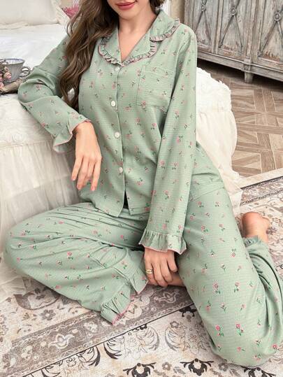 CottageSlumber بيجاما بأكمام طويلة وياقة قصيرة ذات تصميم زهور صغيرة وكشكشة ذات أزرار أمامية