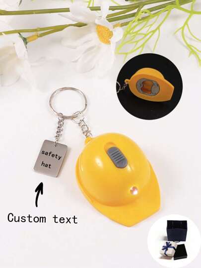 سلسلة مفاتيح مخصصة ، إبداعية وعملية ، مزودة بوظيفة إضاءة ، فتاحة زجاجات بشكل خوذة ، إمكانية تخصيص الاسم والشعار والموقع والتاريخ ، مناسبة لأعياد الميلاد واللقاءات العائلية وعيد الحب وللأبناء والأزواج والأعياد السنوية وكهدية للأم والأب والحبيب والحبيبة