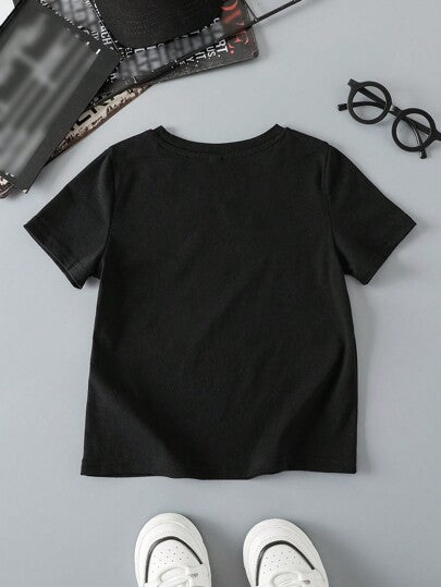 BATMAN X SHEIN تي شيرت كاجوال قصير الأكمام بياقة طاقم مناسب للصيف للأولاد الصغار