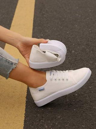 حذاء رياضي نسائي مريح وخفيف الوزن وعملي من القماش مربوط بالأربطة بتصميم كل الإصبع، مناسب للاستخدام في الربيع والخريف