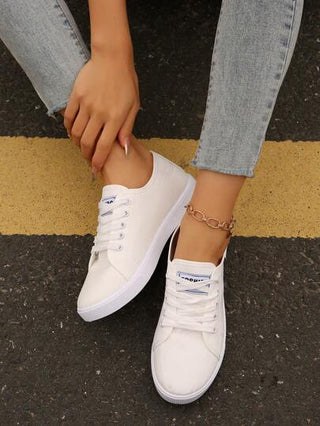 حذاء رياضي نسائي مريح وخفيف الوزن وعملي من القماش مربوط بالأربطة بتصميم كل الإصبع، مناسب للاستخدام في الربيع والخريف