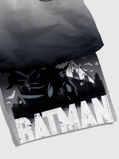 ROMWE MEN Batman X ROMWE بنطلون قصير رجالي كاجوال لفصل الصيف بخط تدرج حرف مطبوع وسحاب لتعديل الخصر للاستخدام في كرة السلة