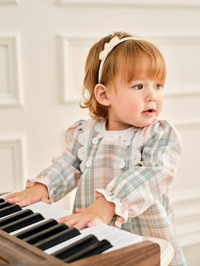 فساتين بيبي Souflis Souflis فستان كاجوال مريح للطفلة باللون الأخضر الزيتوني مع رقع مشكل الياقة، بأكمام طويلة، بطراز كوري مميز للربيع والخريف