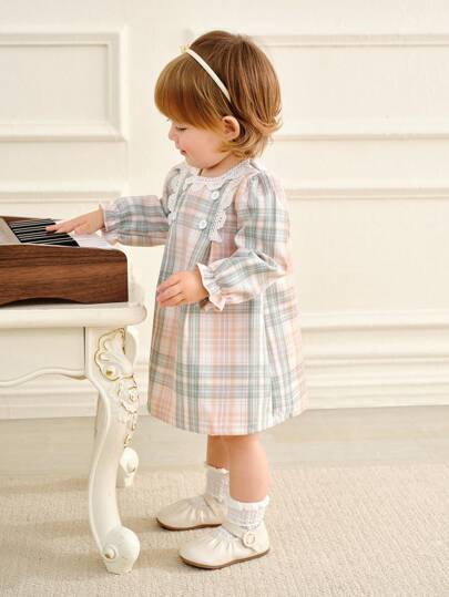 فساتين بيبي Souflis Souflis فستان كاجوال مريح للطفلة باللون الأخضر الزيتوني مع رقع مشكل الياقة، بأكمام طويلة، بطراز كوري مميز للربيع والخريف