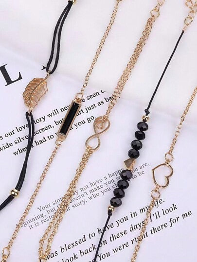 مجموعة ساعات وسوار 6/5 قطعة، تتضمن: 6 ساعات بسوار جلدي ووقرص من كوارتز وأنماط نجمية، و5 أساور بشخصيات قلب وأشكال هندسية وأوراق ، مناسبة لارتداء اليومي والمناسبات الرسمية والأعياد كهالوين وعيد الميلاد