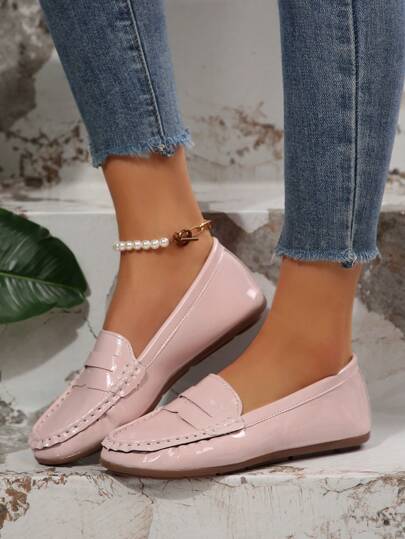 أحذية نسائية مسطحة بتصميم الجزمة مريحة، مقاسات كبيرة، سطح مرآة، لون أحادي، مرنة، مناسبة لجميع الفصول، تصميم بسيط، من البوليوريثان الأعلى، بطانة قماشية، وأسفل من مطاط TPR، بدون تقشير، يمكن غسلها باليد أو التنظيف الجاف المهني