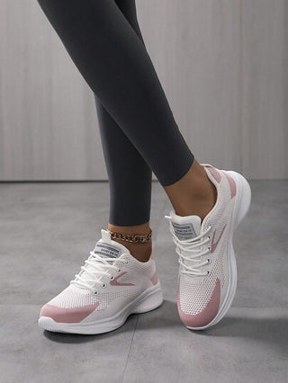 أحذية رياضية كاجوال للسيدات - أحذية جري تنفس مصنوعة من الشبكة مع تصميم ربطة أمامية ناعمة وراحة, بنقشة هندسية, ذات علامة تجارية منخفضة مناسبة لجميع المواسم باللون الرمادي/الأبيض/الأخضر مع نعل إم دي - تنظيف يدوي أو جاف فقط