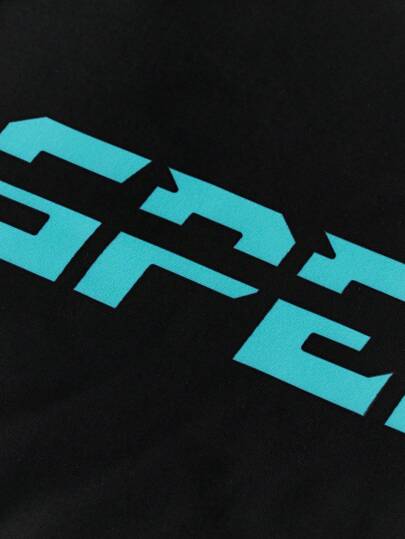 مايوه أولادي طقم تي شيرت بأكمام طويلة مزين برسمة البرق والحروف ، وشورت ضيق بحجم قطعتين مناسب للأولاد للاستخدام في العطلات الصيفية، للعب في الخارج، للشاطئ والسباحة