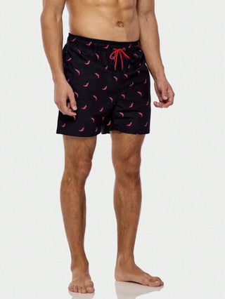 Manfinity Swimmode شورت كاجوال قصير مطبوع عليه رسم الفلفل الحار مع حزام خصر مع جيوب للرجال، طراز هاواي