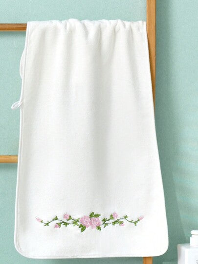 قطعة واحدة منشفة بيضاء بطبعة وردة مطرزة ، مصنوعة من البولي إستر بحجم مستطيل 70 * 140 سم أو 34 * 75 سم ، مناسبة للرجال والنساء والأزواج والعائلات والبالغين ، للاستخدام على مدار السنة ، سريعة الجفاف ، ماصة ، ناعمة ، للاستخدام في الحمام والفندق والنادي...