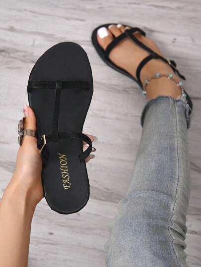 صنادل نسائية مريحة وأنيقة وكاجوال مزودة بإبزيم على شكل حرف "I". التصميم على شكل حرف "I" مريح للغاية وغني في الاستخدامات وسهل الارتداء والخلع، ويمكن تعديل شكل القدم