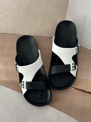 صنادل شاطئية مسطحة للرجال بتصميم كاجوال بلوكات لونية مرقعة ، أزواج ، موضة متينة للاستخدام في المنزل والحمام