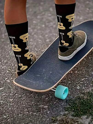 زوج من الجوارب المتوسطة الطول بنمط جيتار كرتوني يناسب الجنسين، مناسبة للرجال للاستخدام في الخارج - تنفس وراحة، مثالية للمغامرات اليومية والسفر والمناسبات والأعياد والعطلات، هدية مميزة لمن تحب، جوارب عصرية