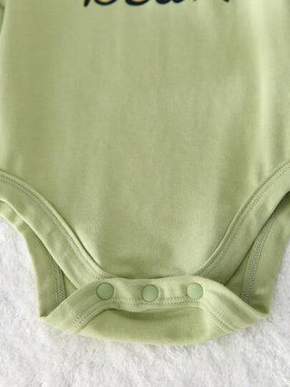 SHEIN طقم 5 قطع للمواليد الرضع أولاد، بيجامة محببة مطبوعة برسومات الحروف والدببة بتصميم كارتوني مع سروال طويل وقفازات وقبعة وسلاحف، من أقمشة ناعمة وصديقة للبشرة