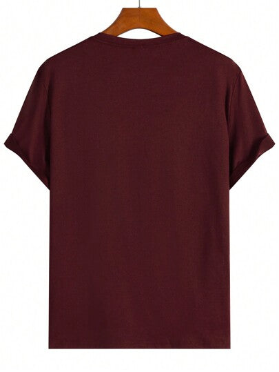 Manfinity Homme تيشيرت رجالي بياقة مستديرة وأكمام قصيرة مطبوع عليه حروف، طبعة عادية للارتداء اليومي