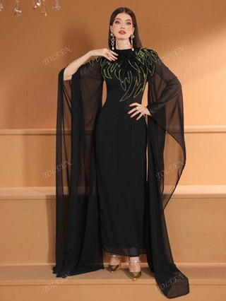فستان أنيق للسيدات بأكمام طويلة وأساور واسعة مزخرف حول الرقبة بطراز عربي