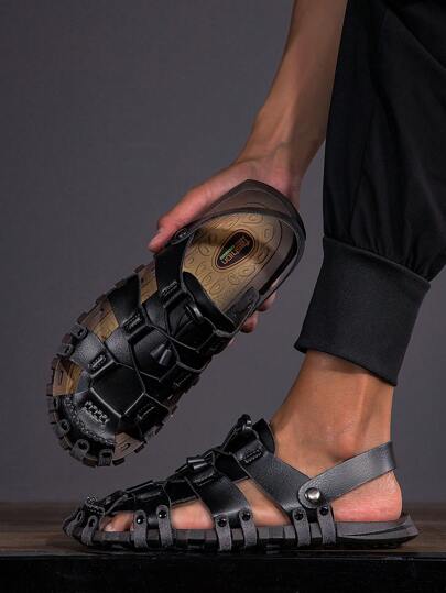 صنادل رحلات خارجية للرجال مقاسات كبيرة قابلة للتنفس مع حماية للأصابع، صنادل شاطئية بنية خفيفة الوزن، أحذية سهلة الارتداء بسحاب للشاطئ والسفر والعطلات. ملاحظة: الرجاء طلب مقاس أكبر بمقدار مقاس واحد حيث أنها أصغر من المقاس المعتاد.