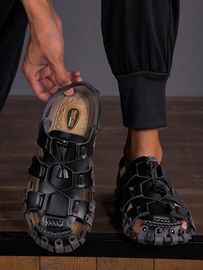 صنادل رحلات خارجية للرجال مقاسات كبيرة قابلة للتنفس مع حماية للأصابع، صنادل شاطئية بنية خفيفة الوزن، أحذية سهلة الارتداء بسحاب للشاطئ والسفر والعطلات. ملاحظة: الرجاء طلب مقاس أكبر بمقدار مقاس واحد حيث أنها أصغر من المقاس المعتاد.