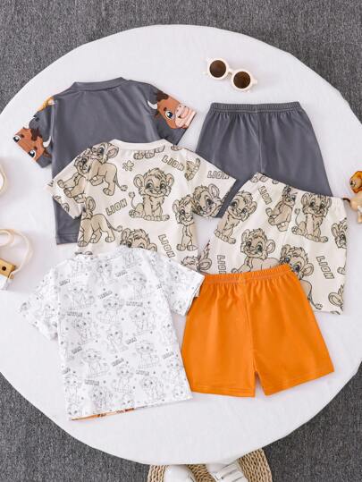 SHEIN مجموعة بلوزة كم قصير وشورت بطبعات غير متماثلة من "ملك الأسود" للأطفال صالحة للجنسين ، مناسبة لارتداء الأطفال في جميع المناسبات الصيفية ، 3 أنماط لونية مختلفة توفر المزيد من الخيارات ، أنيقة وجذابة