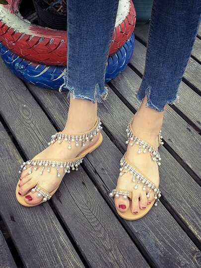 صنادل عريضة مسطحة بشكل شبشب للنساء ذوات المقاسات الكبيرة، مزخرفة باللؤلؤ، نمط بفتحة أمامية وأشرطة متقاطعة، مبيعات عبر الحدود