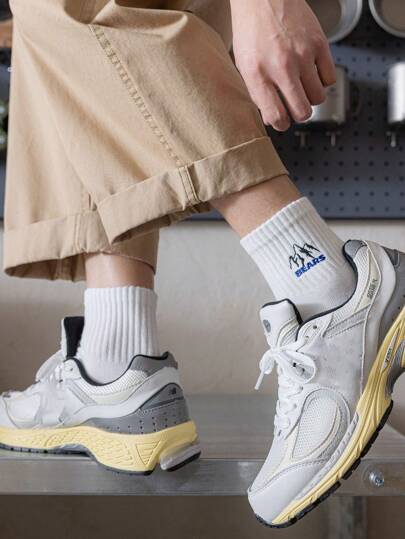 5 أزواج من جوارب منتصف الساق للرجال للخريف والشتاء ، جوارب رياضية سوداء وبيضاء للرجال. في طراز إنستقرام ، متعددة الاستخدامات ، أحادية اللون ، مناسبة للطلاب وكرة السلة ، جوارب قصيرة.