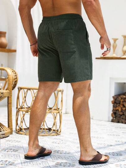 Manfinity Homme شورت رجالي واسع بتفاصيل تصميم اللوحة الحرفية وخصر قابل للسحب