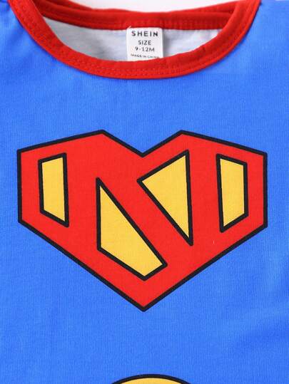 SHEIN Persoplay Kids 3 قطع ملابس للأطفال الصبية، بدلة رسوم متحركة كاجوال وجذابة باللون الأزرق: تي شيرت أكمام قصيرة ، شورت الخصر المطاطي ،رداء أحمر، مناسبة للربيع والصيف