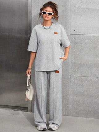 SHEIN مجموعة 2 قطعة من البلوزة والبنطلون الفضفاض مصنوع من الصوف المنسوج مع أساور مرقعة مناسب للبنات المراهقات، ملابس لأوقات الرياضة والنزهات باللون الرمادي الفاتح