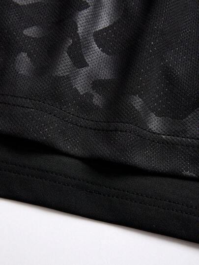 Manfinity Sport Corelite شورتات رياضية للرجال بطباعة شعار الكامو وخصر بحبل شد