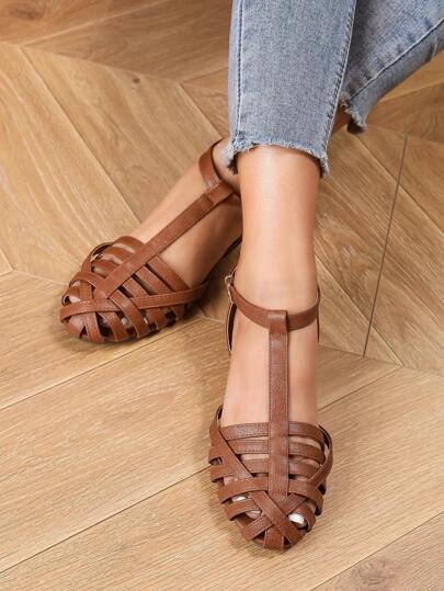 صنادل شقراء نسائية مريحة مسطحة بشريط شبكي مجدول، صنادل مسطحة بإصبع القدم مريحة من جلد صناعي بني، أحذية صيفية مسطحة بنية