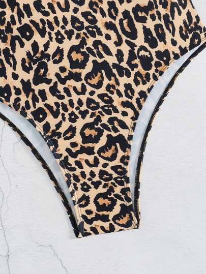 مايوه حريمي قطعة واحدة VCAY بدلة سباحة نسائية من قطعة واحدة بطبعة جلد النمر وفتحة رقبة على شكل باندو