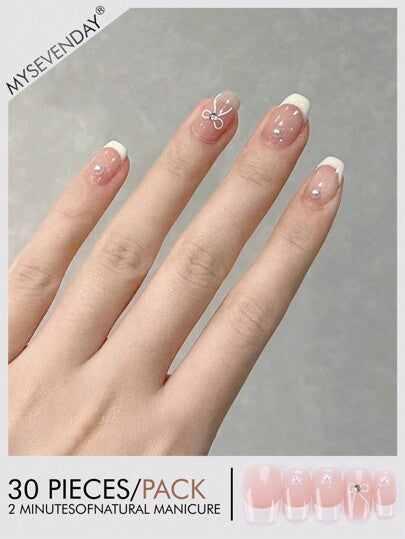 30 قطعة من طقم أظافر مزيفة قصيرة بشكل دائري، على شكل فراشة لؤلؤية بيضاء على الطراز الياباني والكوري، مناسبة للحفلات والرقصات والارتداء اليومي العادي للنساء، قابلة للإزالة وإعادة الاستخدام، تأتي مع غراء جيلي وشريط بري