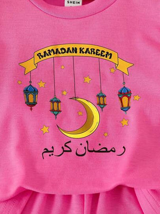طقم تي شيرت قصير الأكمام مطبوع وشورت قصير للبنات الصغار، كاجوال