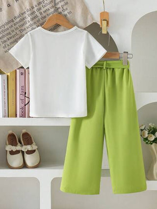 تيشيرتات بناتي مجموعة ملابس صيفية مريحة للبنات الصغيرات: بلوزة بياقة دائرية بأكمام قصيرة ومطبوعة بالأزهار باللون الأبيض وبنطلون أخضر بخصر رباط وساق مستقيم، 2 قطعة