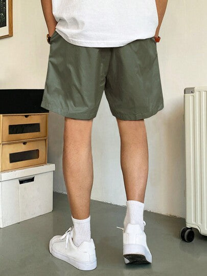 Manfinity Hypemode شورت كاجوال فضفاض مع جيوب مائلة وخصر بسحاب للرجال، ملابس رجالية واسعة وقصيرة