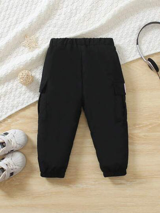 1 قطعة سروال كاجوال لحديثي الولادة من قماش مُنسوج أسود ، عصبي الخصر مزخرف، جيوب جانبية مزينة بشعارات بيضاء ،أساور مُطاطية، مناسب للتخييم والخارجي والملابس الربيعية والصيفية وأزياء الأولاد