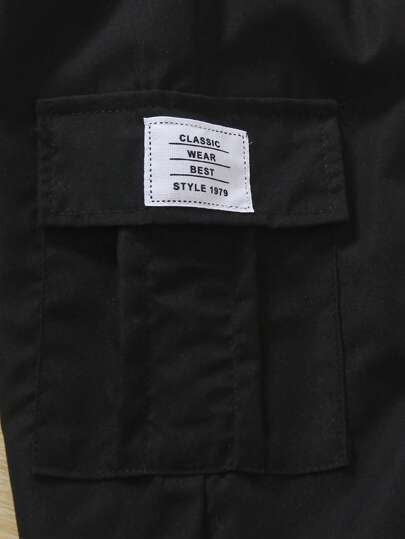 1 قطعة سروال كاجوال لحديثي الولادة من قماش مُنسوج أسود ، عصبي الخصر مزخرف، جيوب جانبية مزينة بشعارات بيضاء ،أساور مُطاطية، مناسب للتخييم والخارجي والملابس الربيعية والصيفية وأزياء الأولاد