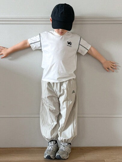 DAZY تي شيرت قصير الأكمام مطبوع بتصميم للأولاد مع تريم ذو لون متباين