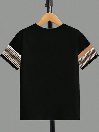 SHEIN GraphicGems تي شيرت كاجوال للأولاد المراهقين مع طباعة رقمية مخططة، تصميم أزياء مناسب للأنشطة الرياضية الخارجية