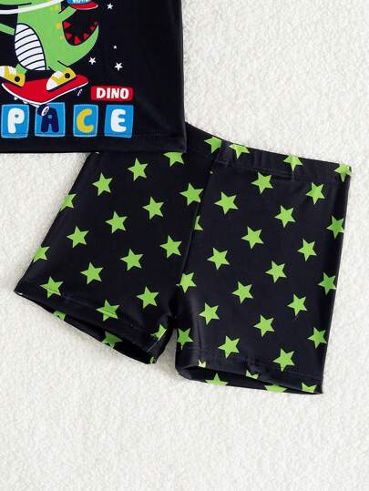 مايوه أولادي طقم ملابس سباحة للأطفال الصغار مكون من ملابس علوية بياقة دائرية وأكمام قصيرة من اللون الأحادي وبتصميم لوحات متناسقة مع شورت