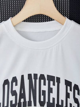 SHEIN بدلة رياضية للمراهقين من الأولاد مكونة من تي شيرت بطباعة لاحرف وشورت كرة السلة، طقم أزياء عصري للصيف