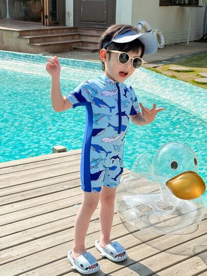 SHEIN طقم واقي من الأشعة للشباب الصغار 1 قطعة، بطباعة كرتونية جذابة بألوان متعددة، سترة طويلة الأكمام وقبعة، مناسب للشاطئ والحمام في الربيع/الصيف