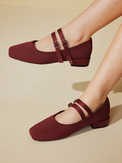 CUCCOO BASICS أحذية فلات أنيقة باللون البرغندي ذات كعب منخفض وحزام واحد من المعدن الأسود بتصميم ماري جين