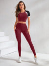 SHEIN Sport Studio مجموعة رياضية للنساء (ملابس علوية سوداء قصيرة الأكمام ذات رقبة مستديرة مع بنطال طويل) طقم رياضي للنساء