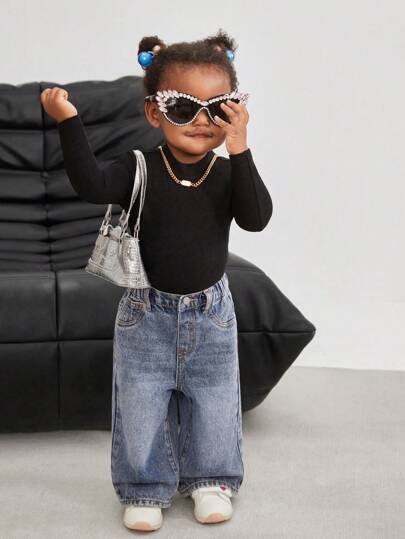 SHEIN جينز أزرق خفيف مستقيم للبنات الصغيرات بطراز عتيق